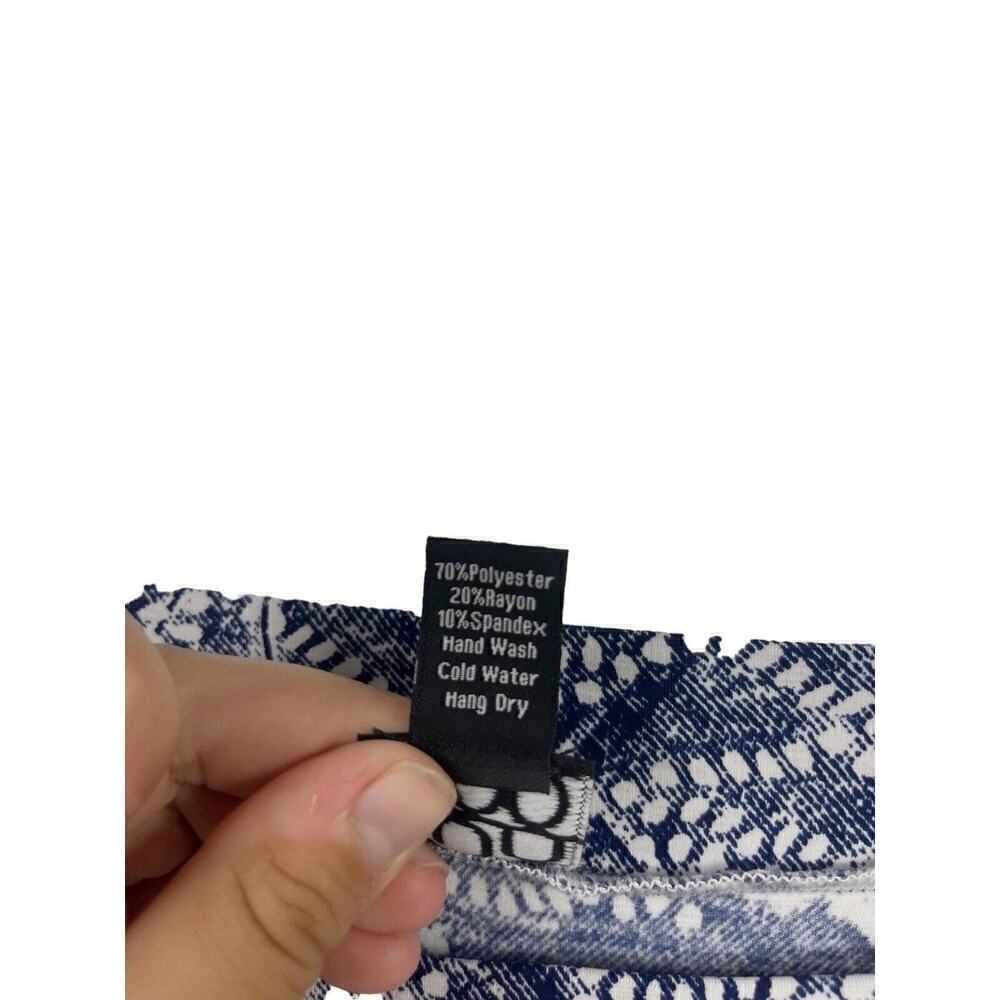 Clara Sun Woo Blue White Patterned Cold Shoulder Sharkbite Hem Top Womens Medium - Picture 5 of 7